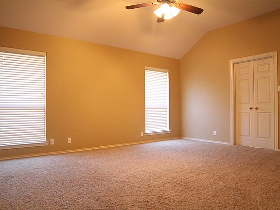 5th image of 4821 Rosewood Dr