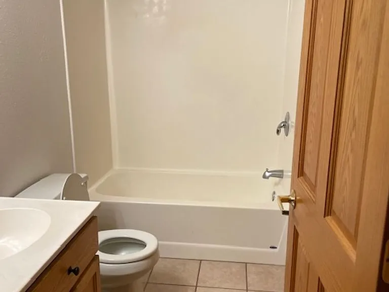 2500 Hillcrest Dr — Photo 8