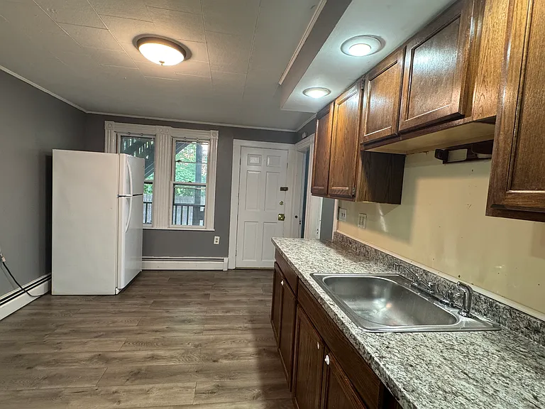 16 Blaine Ave #1R — Photo 2