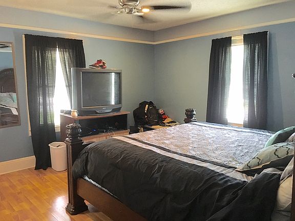 3rd image of 124 Hurt St
