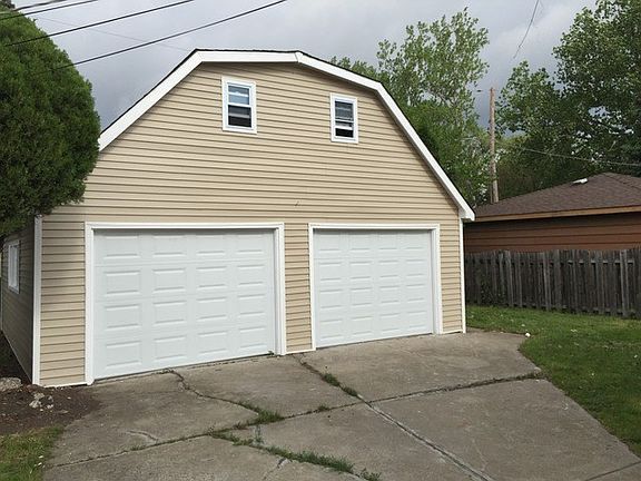 3rd image of 378 Mackinaw Ave