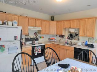 14 Middle St #2R, Newton, MA 02458