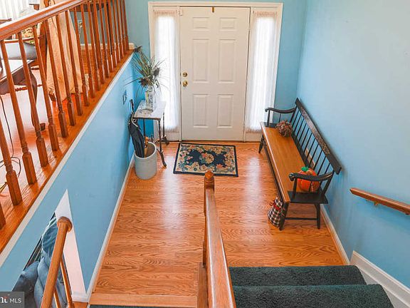 4th image of 9811 Hickoryhurst Dr