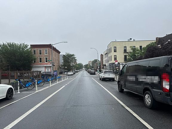 5th image of 542 Central Ave