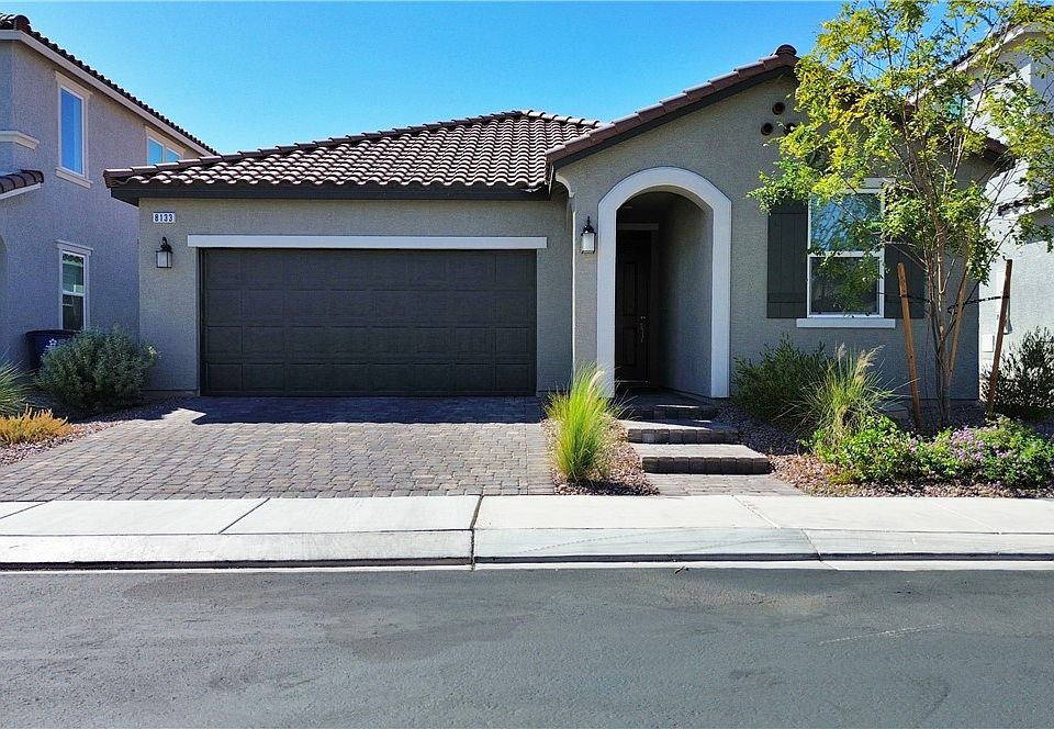 1st image of 8133 Minavalle Ave