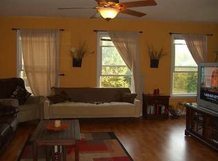 661 Emerald Dr, Lancaster, PA 17603