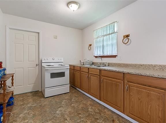 4th image of 1724 Heights Dr