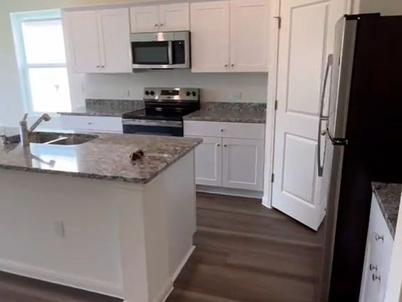 5th image of 125 Blazilmar Ln