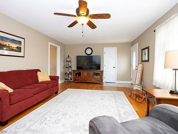 4th image of 2981 S Firestone Rd