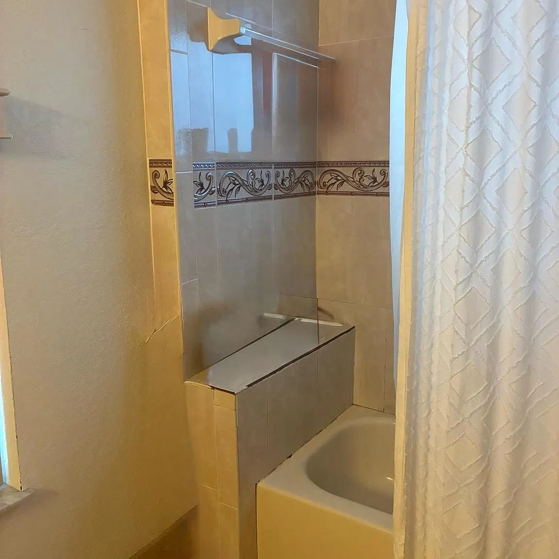 3 bed, 2.0 bath, 1714 sqft, $3,000 — Photo 2
