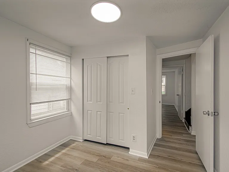 7800 Jefferson St — Photo 16