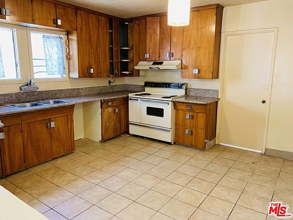 5th image of 2702 Glendale Blvd