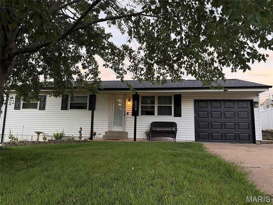 1st image of 2270 Summit Dr