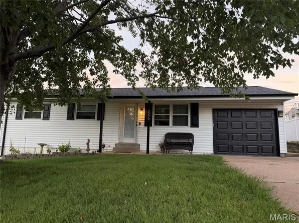 2270 Summit Dr, Arnold, MO 63010