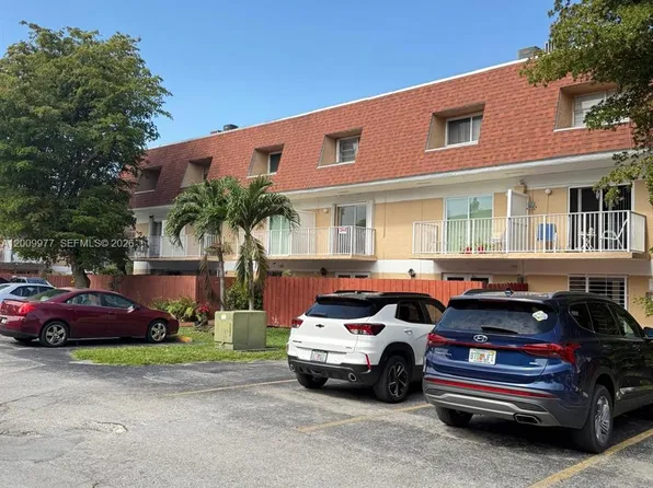 260 NW 107th Ave APT 204, Miami, FL 33172
