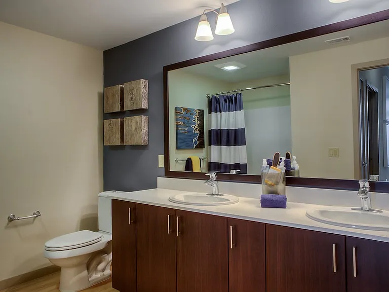 Phase I One Bedroom Master Bathroom