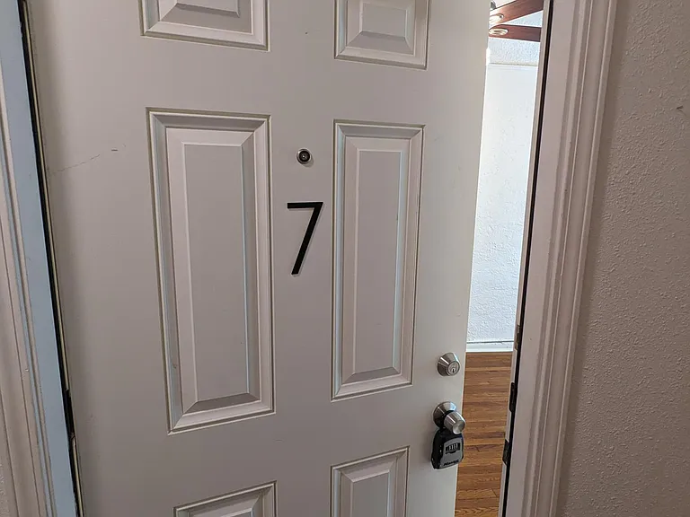 420 W Elsmere Pl #7 — Photo 8