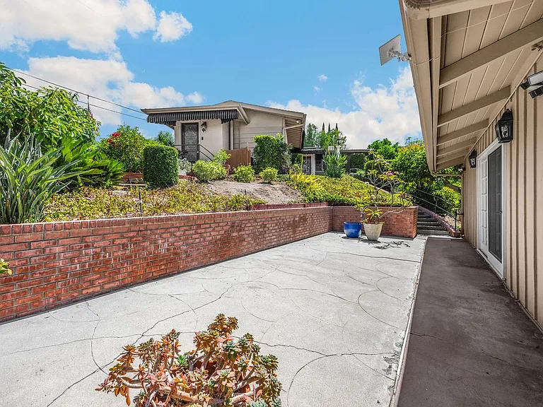 1071 E Avocado Crest Rd — Photo 10