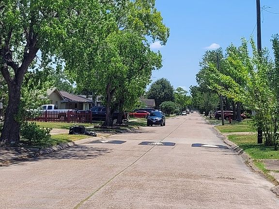 4th image of 305 Brown Dr