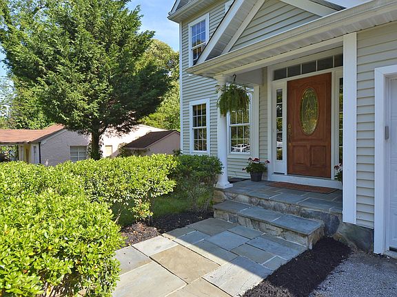 4th image of 1143 Skyway Dr