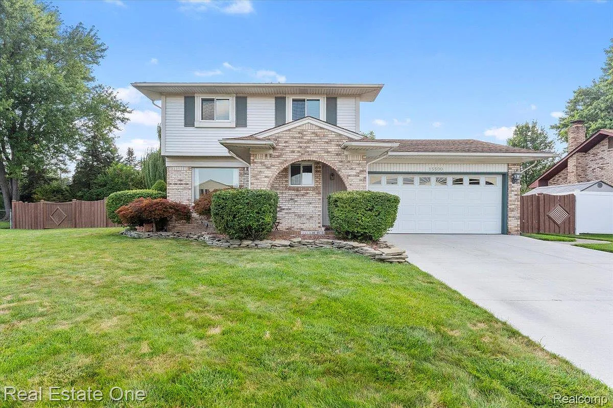 15500 Dondero Dr photo 1