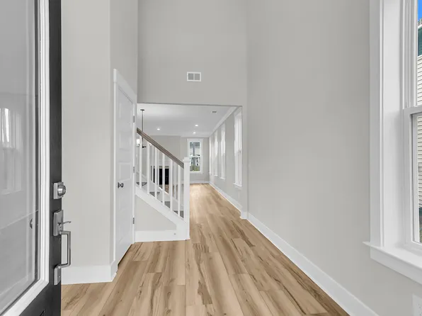 102 Sawlog Dr, Summerville, SC 29486