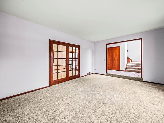 4th image of 10131 Weathersfield Dr