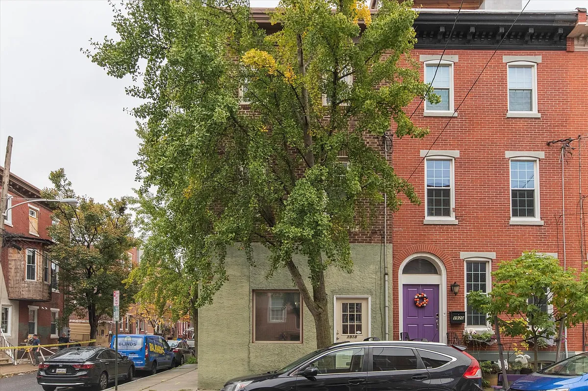 Building Photo - 1918 Poplar St #2