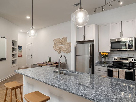 The Leo LoSo apartments community photo