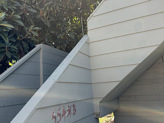 Private entry stairway, no downstairs neighbor
