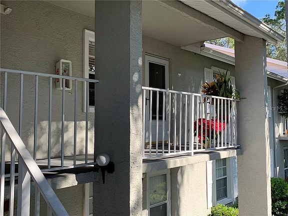 2nd image of 1390 Oakhill Dr #202