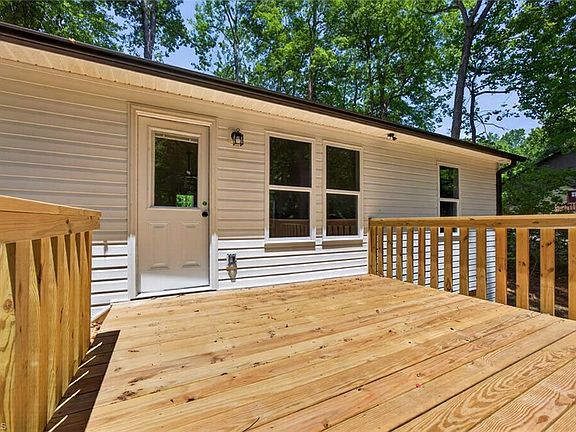 5th image of 239 Lake Dr #8