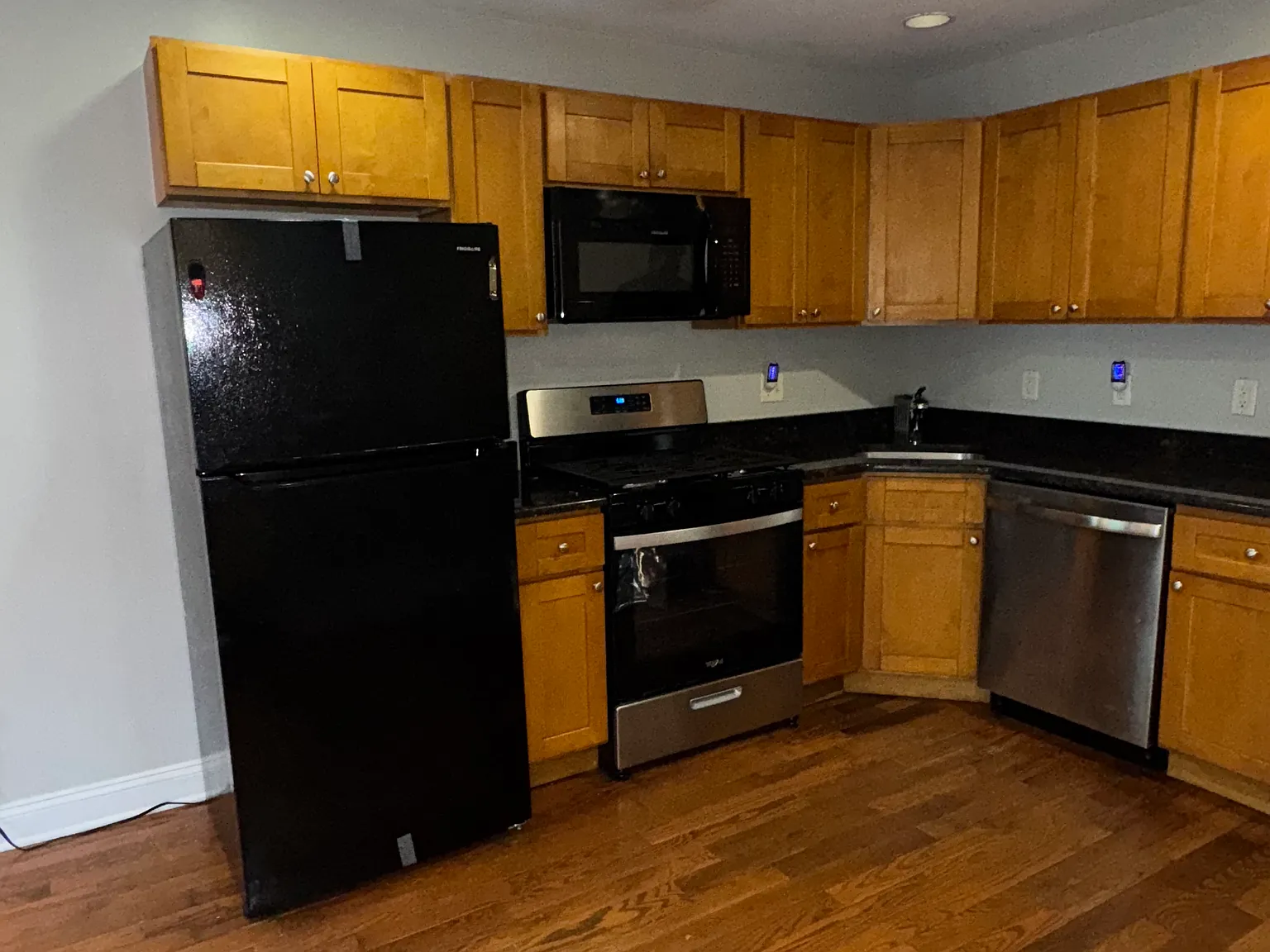 3 bed, 1050 sqft, $1,550 — Photo 1