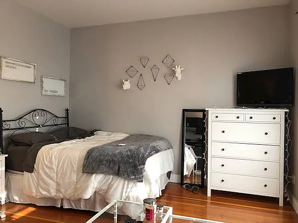735 King St E #1 — Photo 2