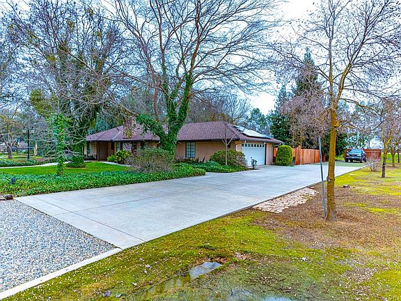 4th image of 36710 Kensington Dr
