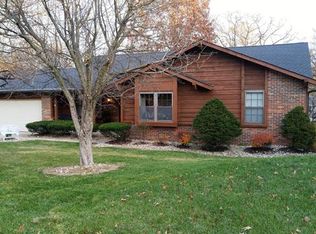 844 Woodbriar Ln, Saint Charles, MO 63303