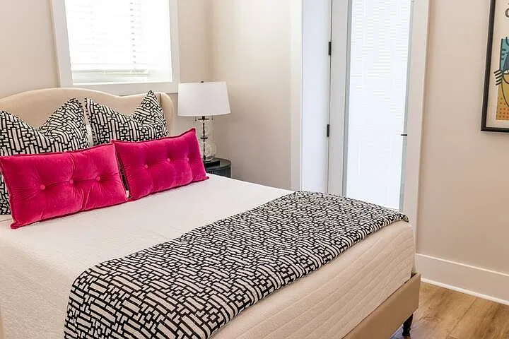 1326 Newcastle St #100 — Photo 1