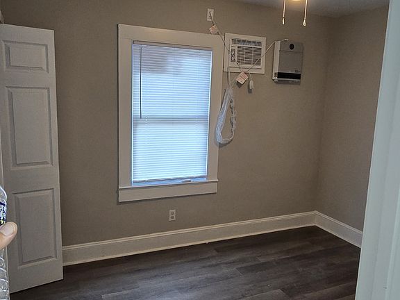 5th image of 410 Davis St #B