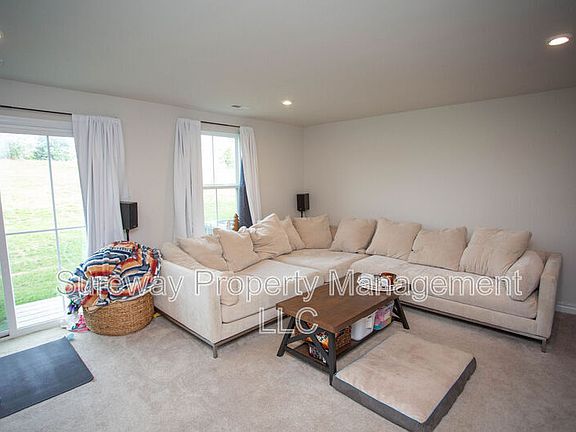 3rd image of 52 Hamilton Ct