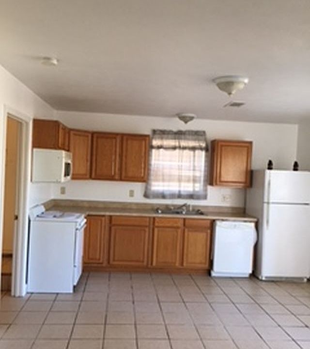 2nd image of 908 White Oak St APT B