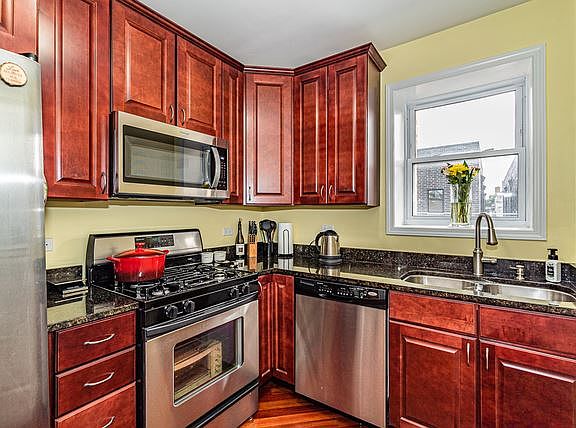 4th image of 3215 1/2 N Francisco Ave #3W
