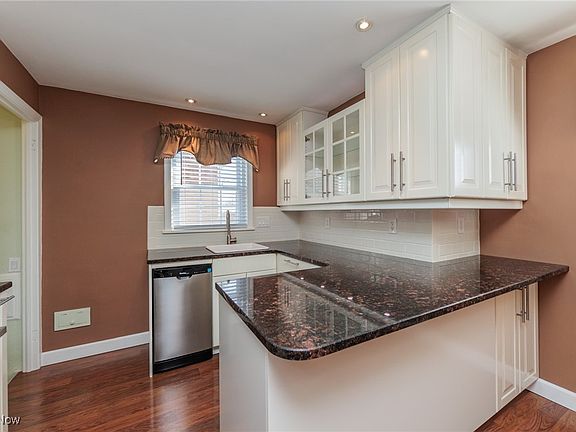5th image of 7915 Dorothy Ave