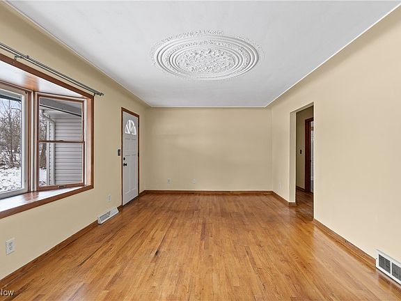 4th image of 5425 Sheridan Rd