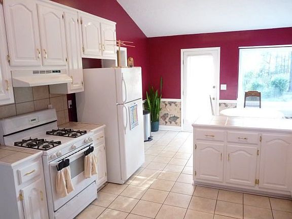 4th image of 2635 Fieldstone Dr SE