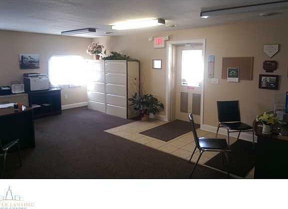 4th image of 401 S Shiawassee St