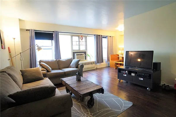 Sold by R New York | media 8