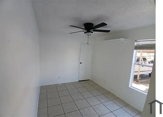 260 W 8th Ave — Photo 10