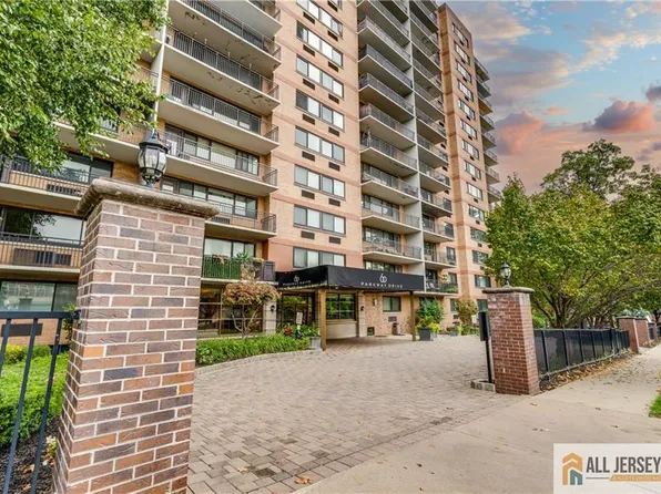 60 Parkway Dr E APT 14C, East Orange, NJ 07017
