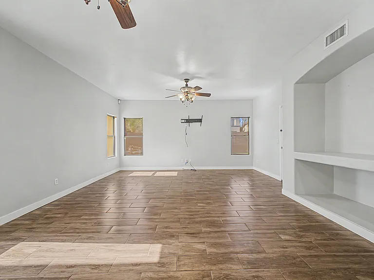 17446 W Yavapai St — Photo 3