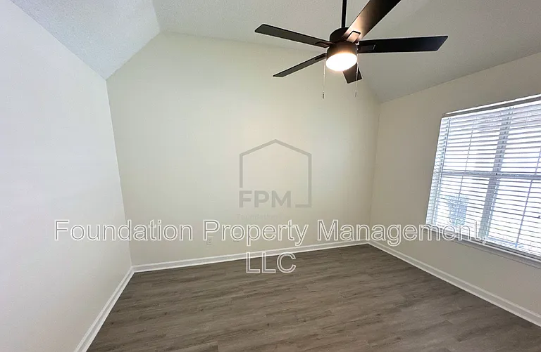 1818 Winship Dr — Photo 9